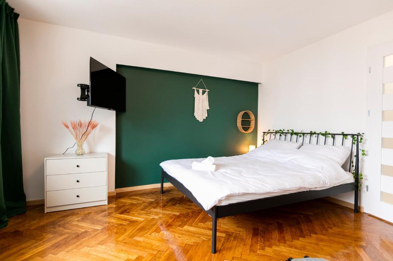 Chmielna - 250M Od Zlotych Tarasow, 350M Od Dworca Centralnego - Wifi - Smart Tv 55 Cali - Better Rental Warsaw Luaran gambar