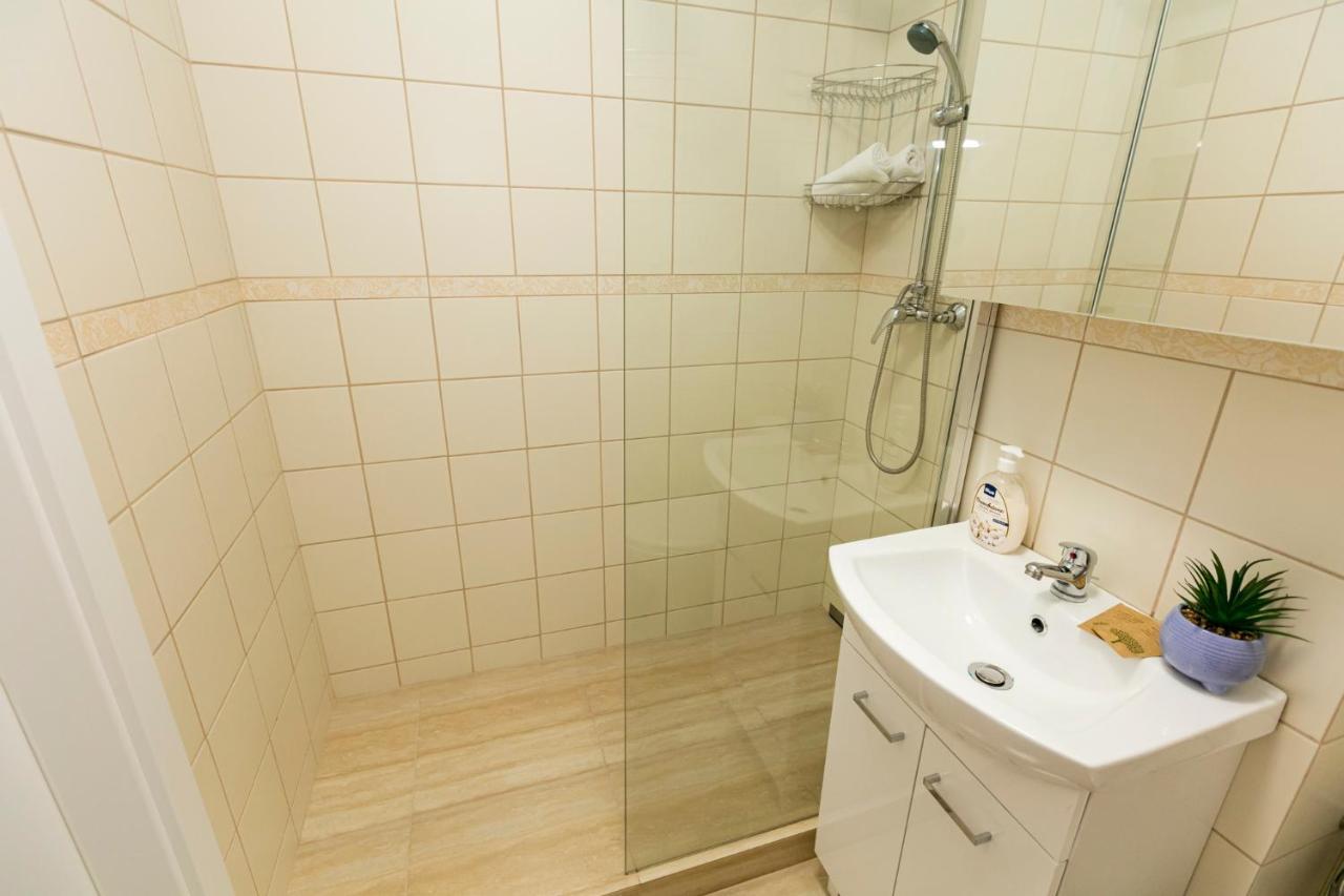 Chmielna - 250M Od Zlotych Tarasow, 350M Od Dworca Centralnego - Wifi - Smart Tv 55 Cali - Better Rental Warsaw Luaran gambar