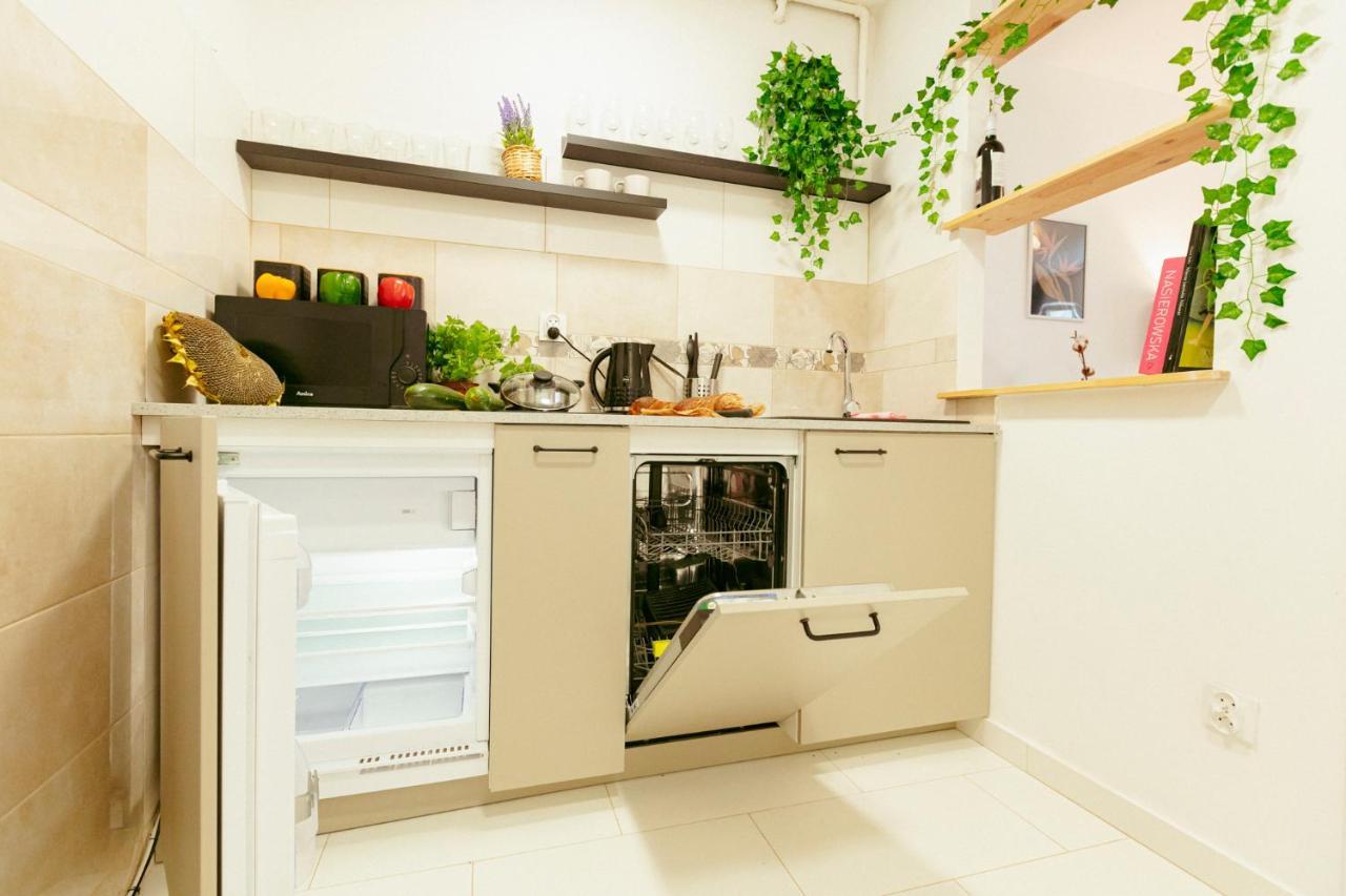 Chmielna - 250M Od Zlotych Tarasow, 350M Od Dworca Centralnego - Wifi - Smart Tv 55 Cali - Better Rental Warsaw Luaran gambar