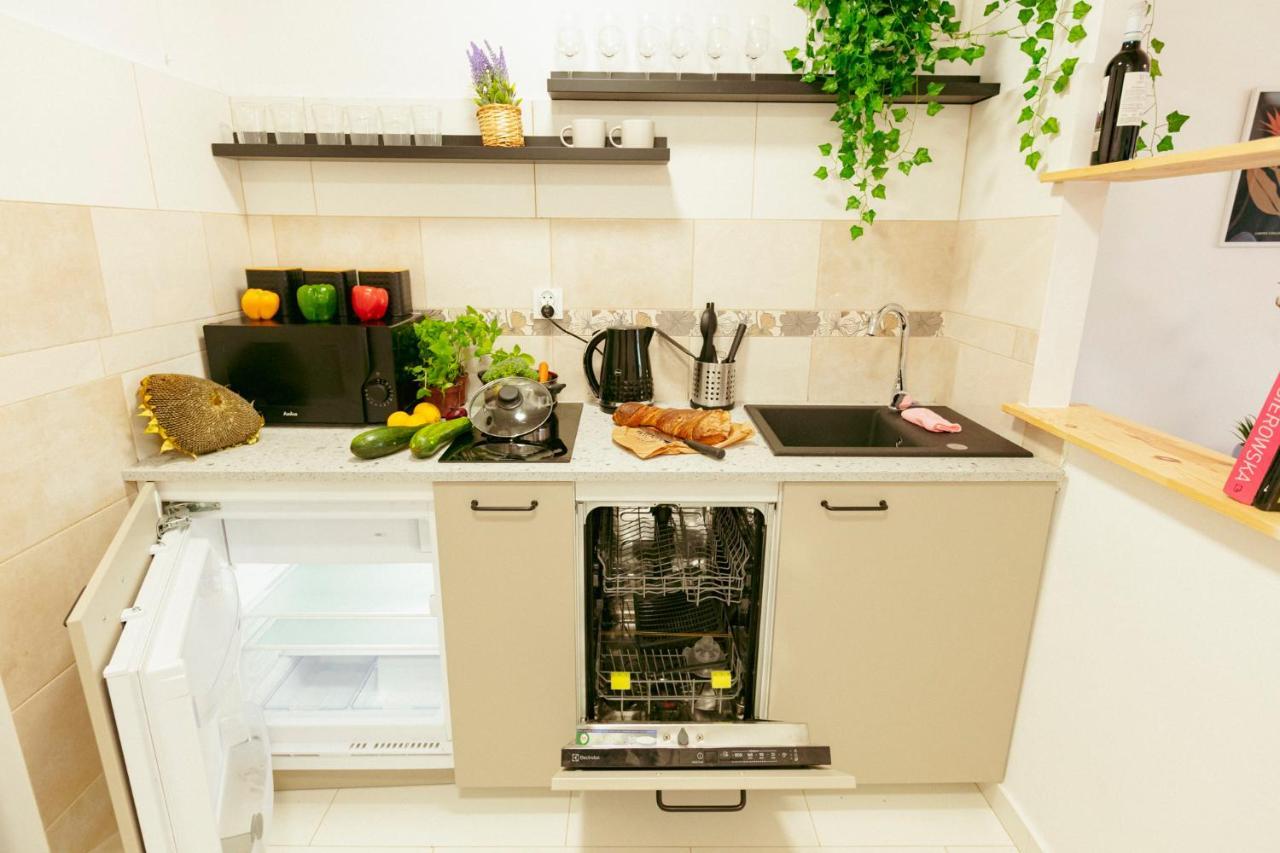 Chmielna - 250M Od Zlotych Tarasow, 350M Od Dworca Centralnego - Wifi - Smart Tv 55 Cali - Better Rental Warsaw Luaran gambar