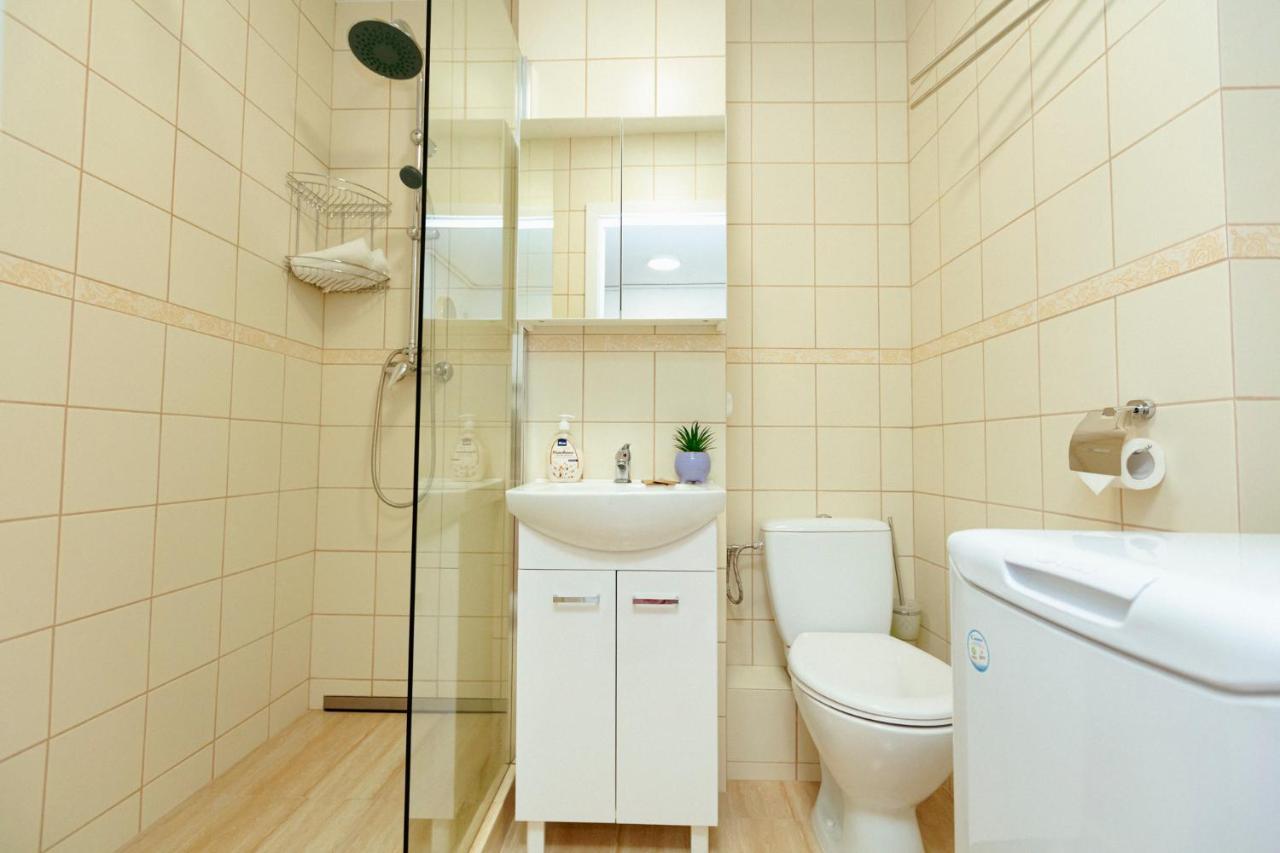 Chmielna - 250M Od Zlotych Tarasow, 350M Od Dworca Centralnego - Wifi - Smart Tv 55 Cali - Better Rental Warsaw Luaran gambar