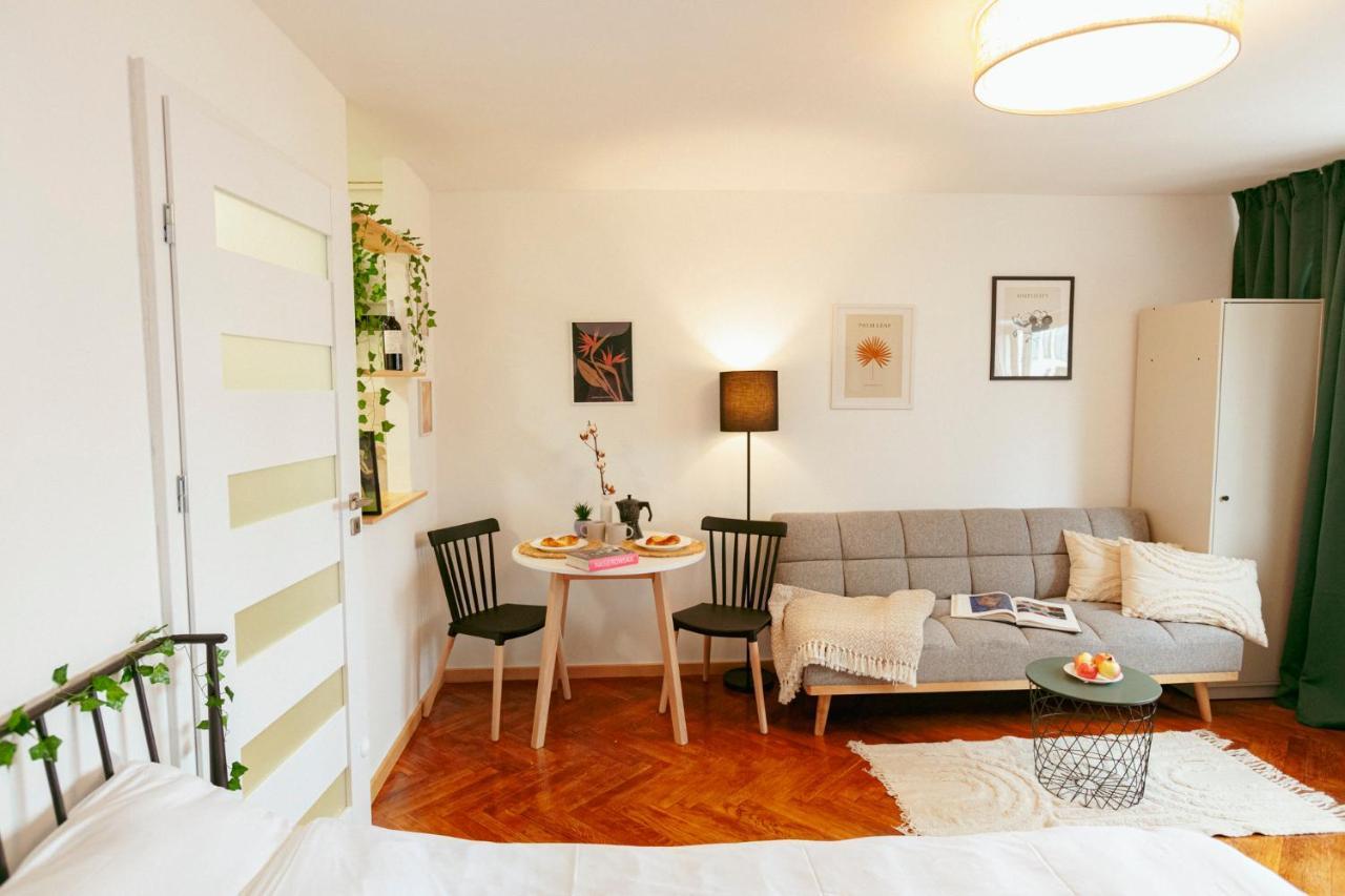 Chmielna - 250M Od Zlotych Tarasow, 350M Od Dworca Centralnego - Wifi - Smart Tv 55 Cali - Better Rental Warsaw Luaran gambar